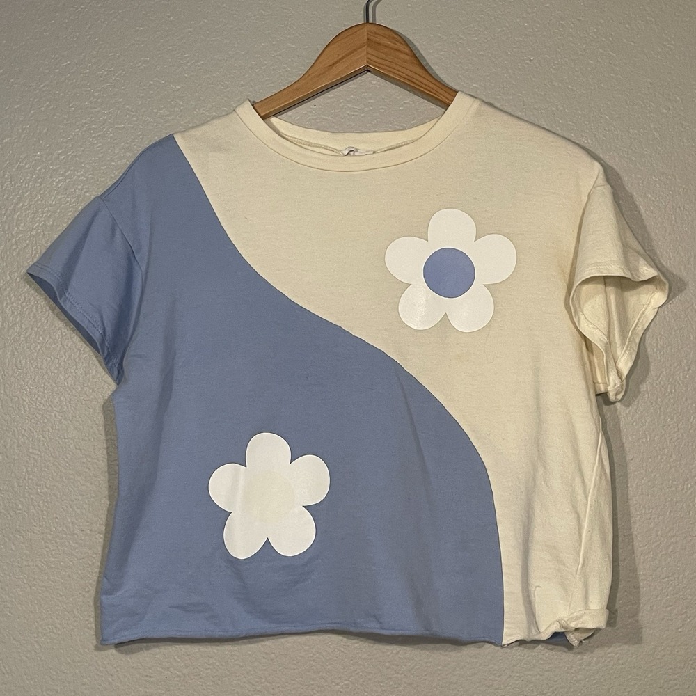 Le Lis Womens Small Light Blue Cream Flower Cropped T-Shirt Boxy Rolled Hem